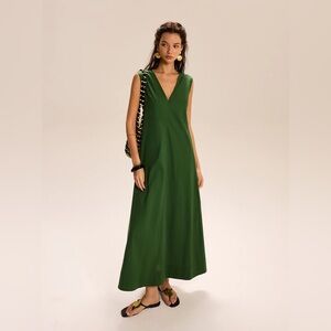 105 Linen & Cotton Pocketed V-Neck Maxi Dress